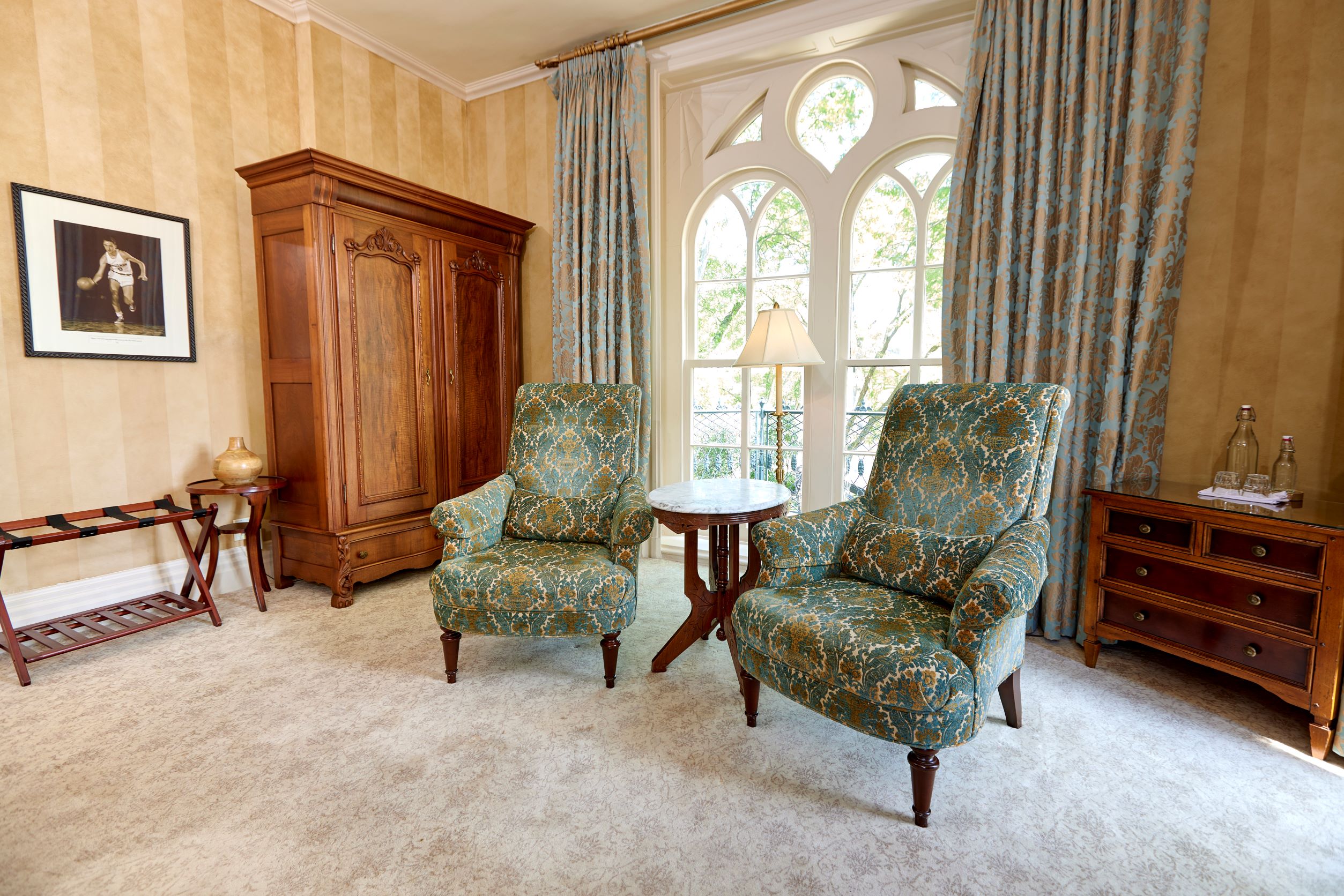 cozy seating area in Rm.8 at Mansion Hill Inn